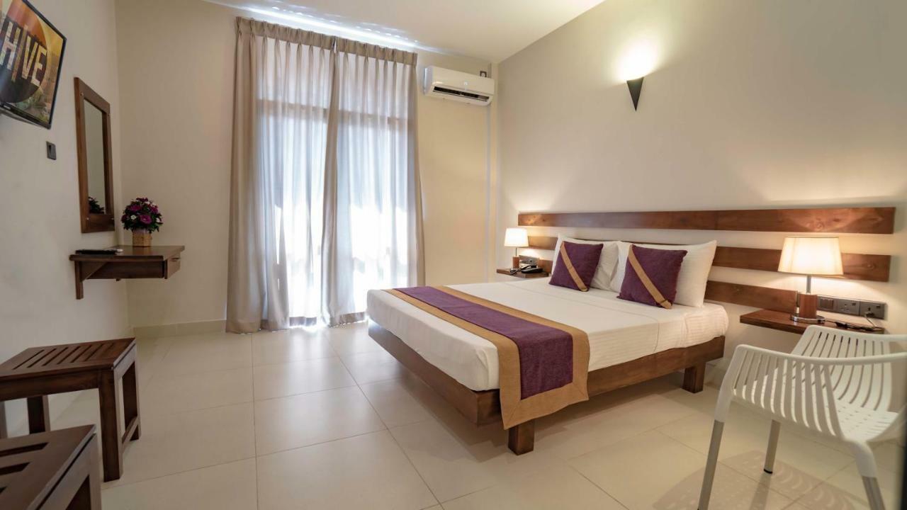 Hive 68 - Hotel And Resorts Negombo Exteriör bild